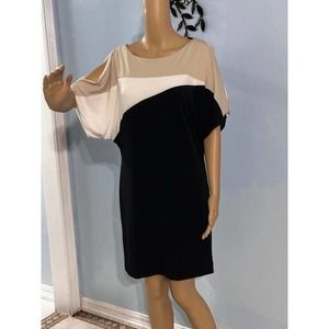Dressbarn Black & white Baggy Style Women Dress With Cold Sleeves Size 4
